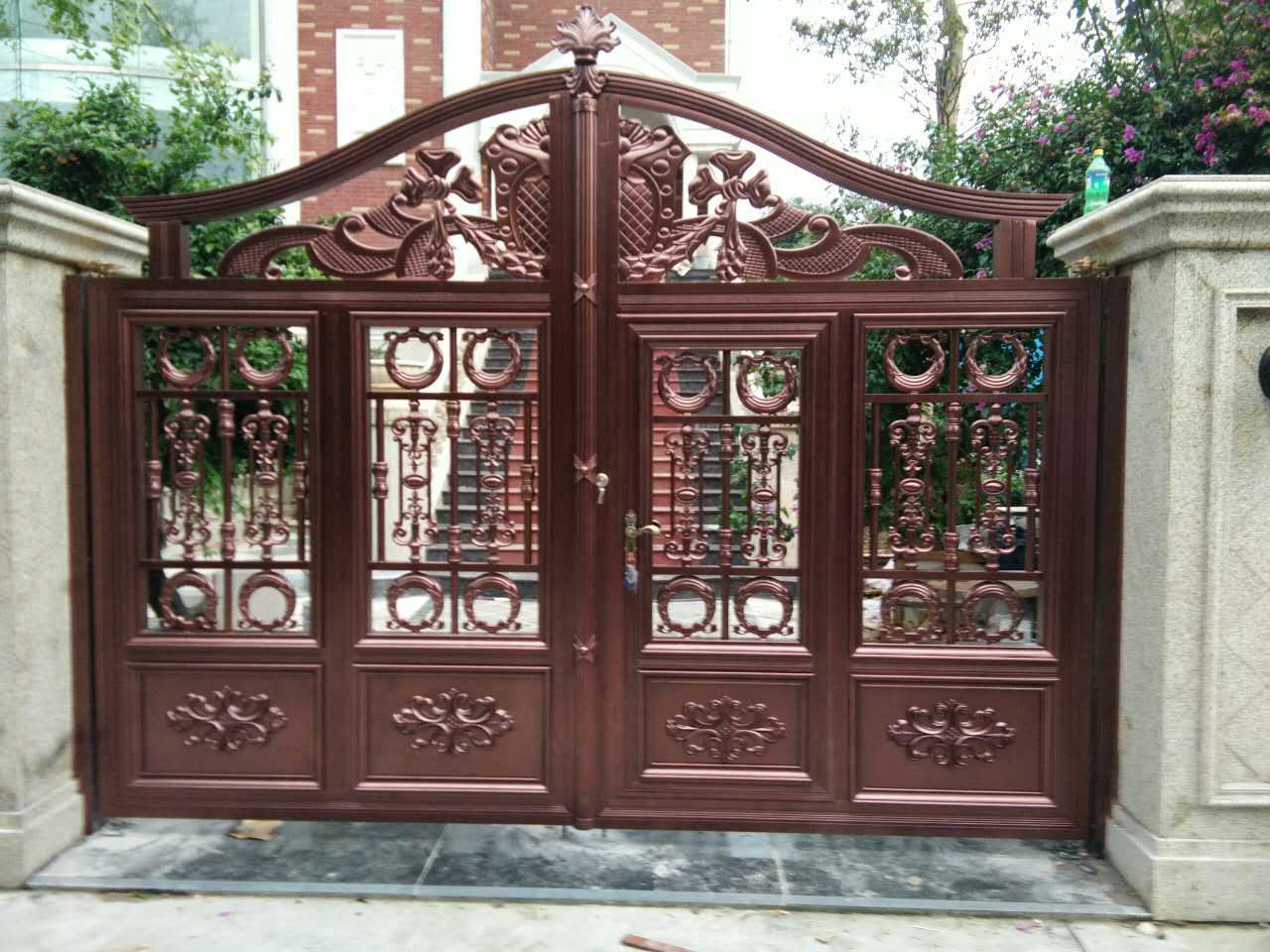 濟(jì)南鋁藝大門選安誠,精致耐用