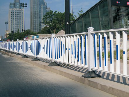 城市道路護(hù)欄，一般分為幾類(lèi)，價(jià)格如何
