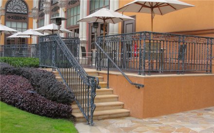 聊城室內(nèi)鋁合金護(hù)欄安裝費(fèi)用-安誠護(hù)欄廠家